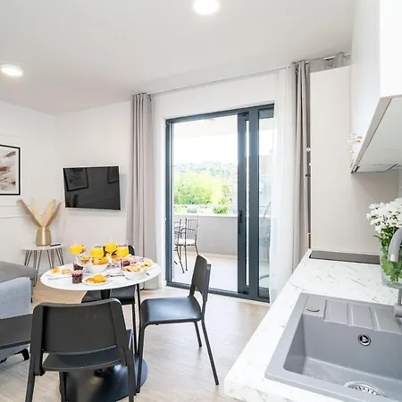 Olive Family House * מליני