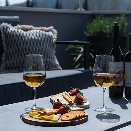 Olive Family House * מליני