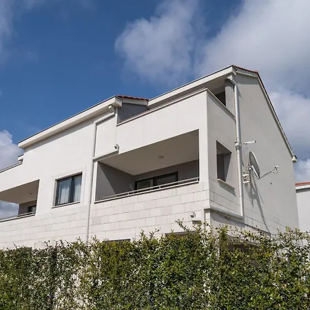 Olive Family House * מליני