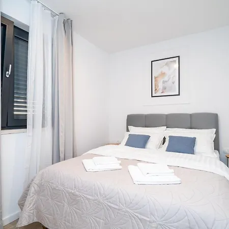 Olive Family House Apartment Mlini