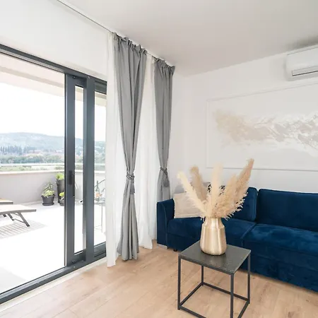 Apartment Olive Family House Mlini