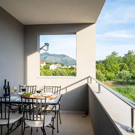 Apartment Olive Family House Mlini